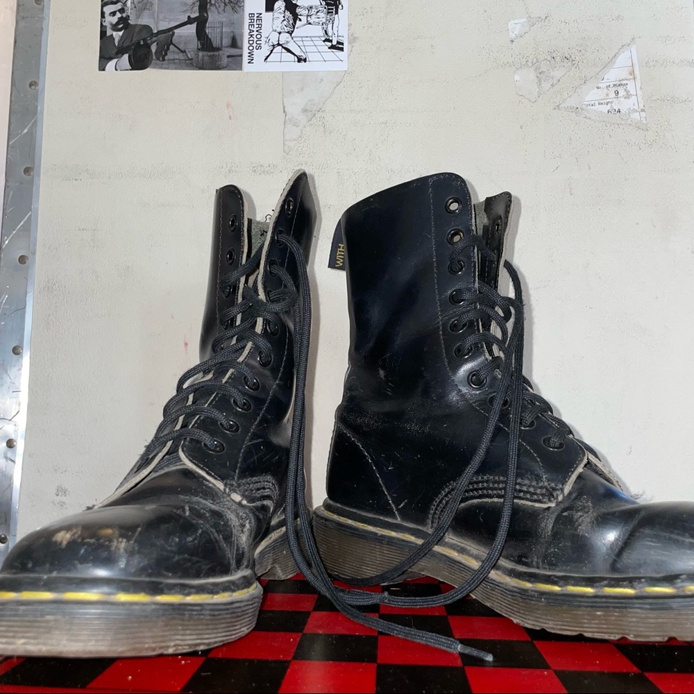 Black dr. Martin combat boots🖤😵‍💫